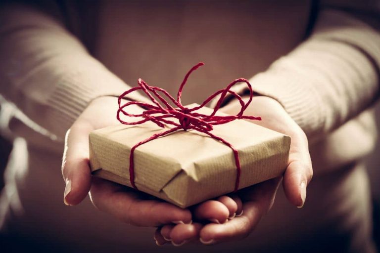 vecteezy giving a gift handmade present wrapped in paper 7844843 478