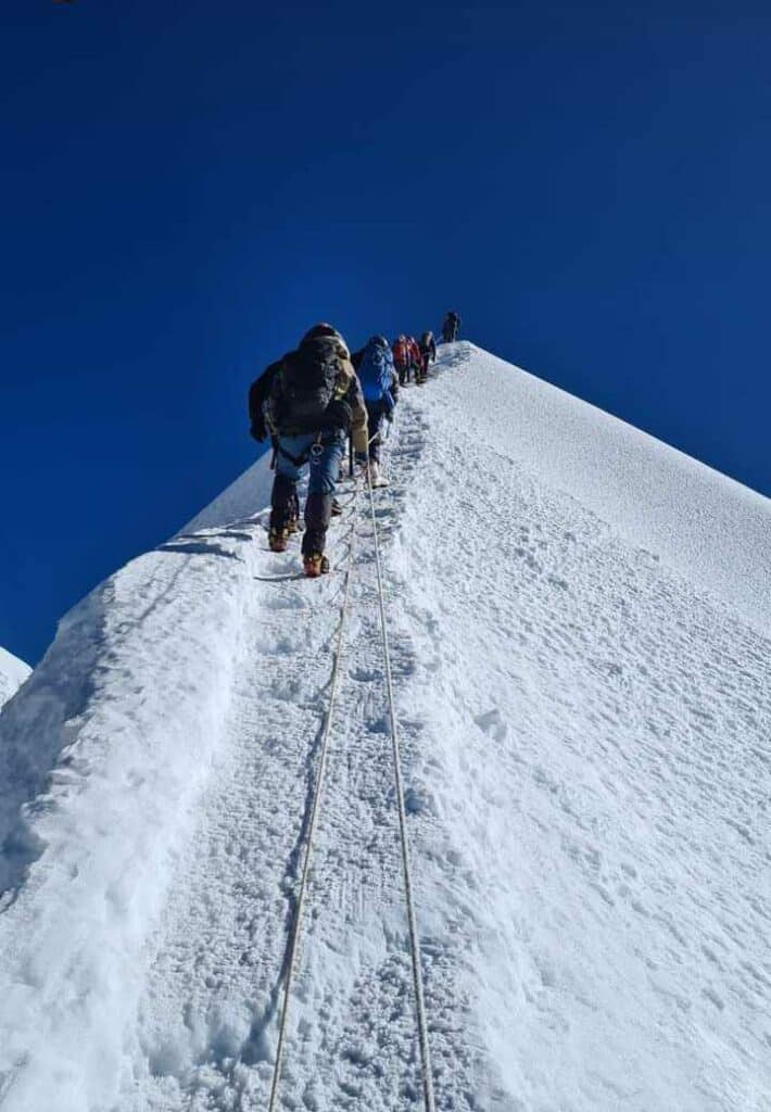 Битолчаните Сашо Палигора и Горан Дамевски го освоија Island Peak