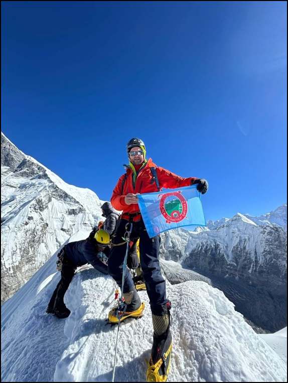 Битолчаните Сашо Палигора и Горан Дамевски го освоија Island Peak