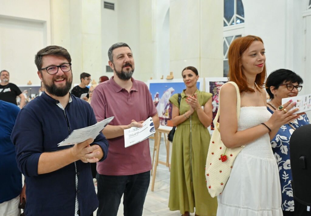 Синоќа, во Офицерскиот дом,
се отвори изложбата „Фотоспоменар Илинденски денови 1973–1983“ на Атанас Нашоку – Саку.