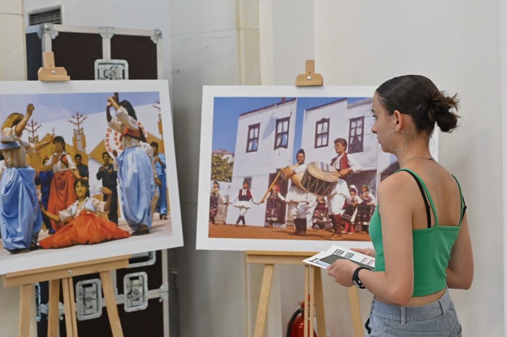 Синоќа, во Офицерскиот дом,
се отвори изложбата „Фотоспоменар Илинденски денови 1973–1983“ на Атанас Нашоку – Саку.