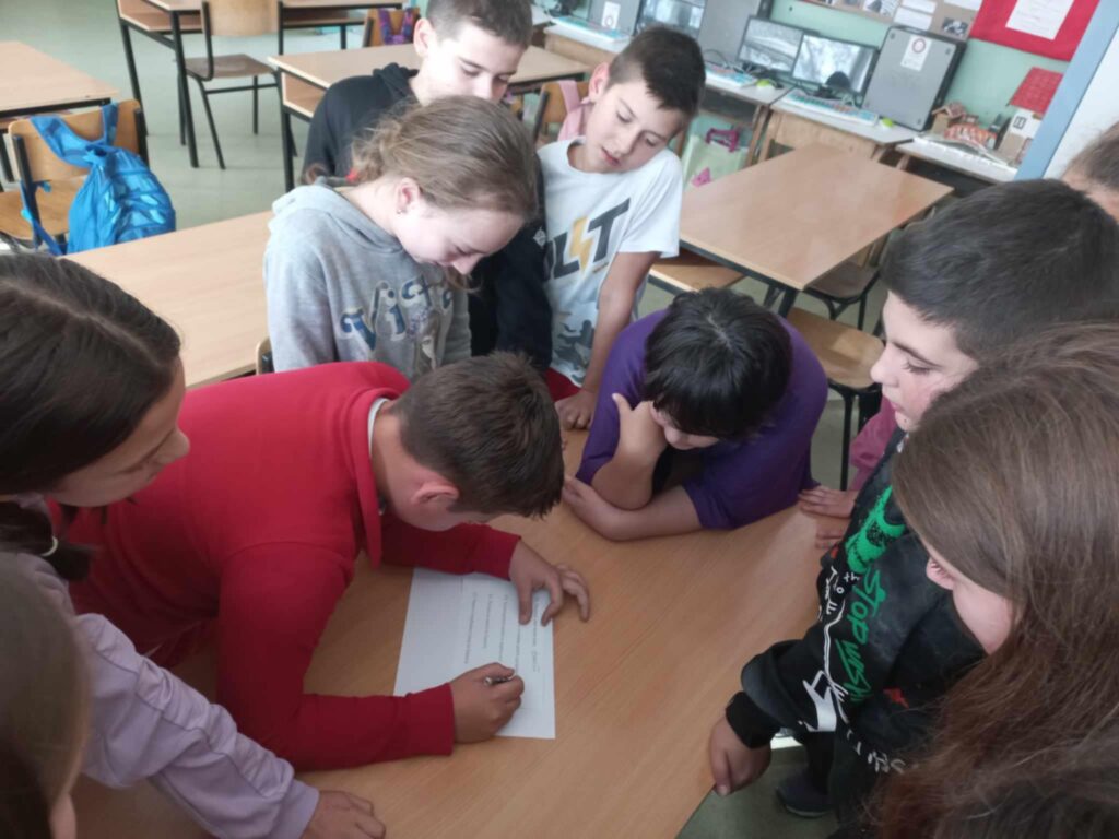 Интервју: Младите се внимателна публика, свесна кога некој сака да манипулира со лажни вести