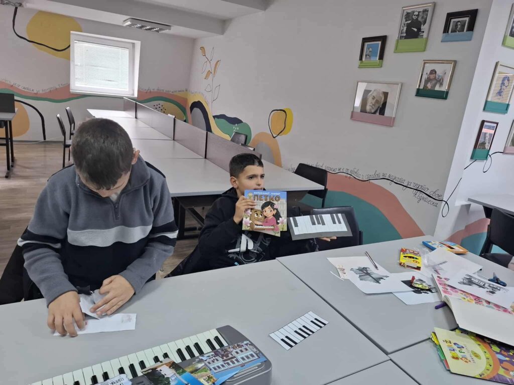 Роденденски за Битола! - Сликовницата,, Битолскиот клавир Петко" ги стопли срцата на дечињата од ОУРЦ ,,Кочо Рацин" Битола