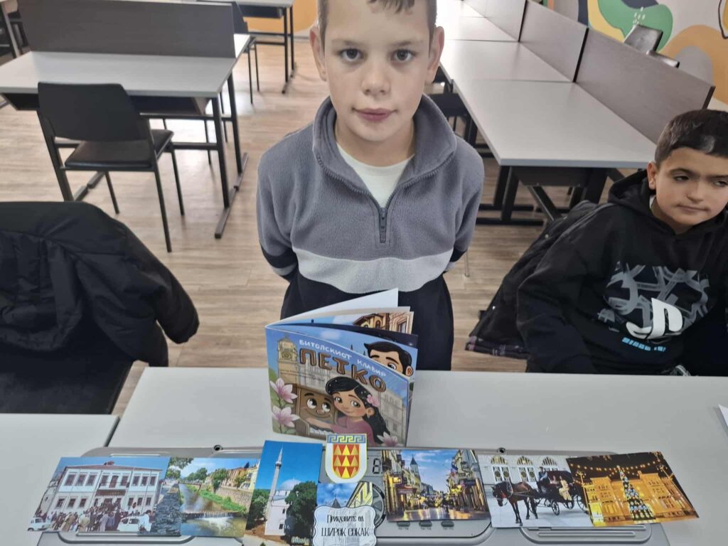 Роденденски за Битола! - Сликовницата,, Битолскиот клавир Петко" ги стопли срцата на дечињата од ОУРЦ ,,Кочо Рацин" Битола