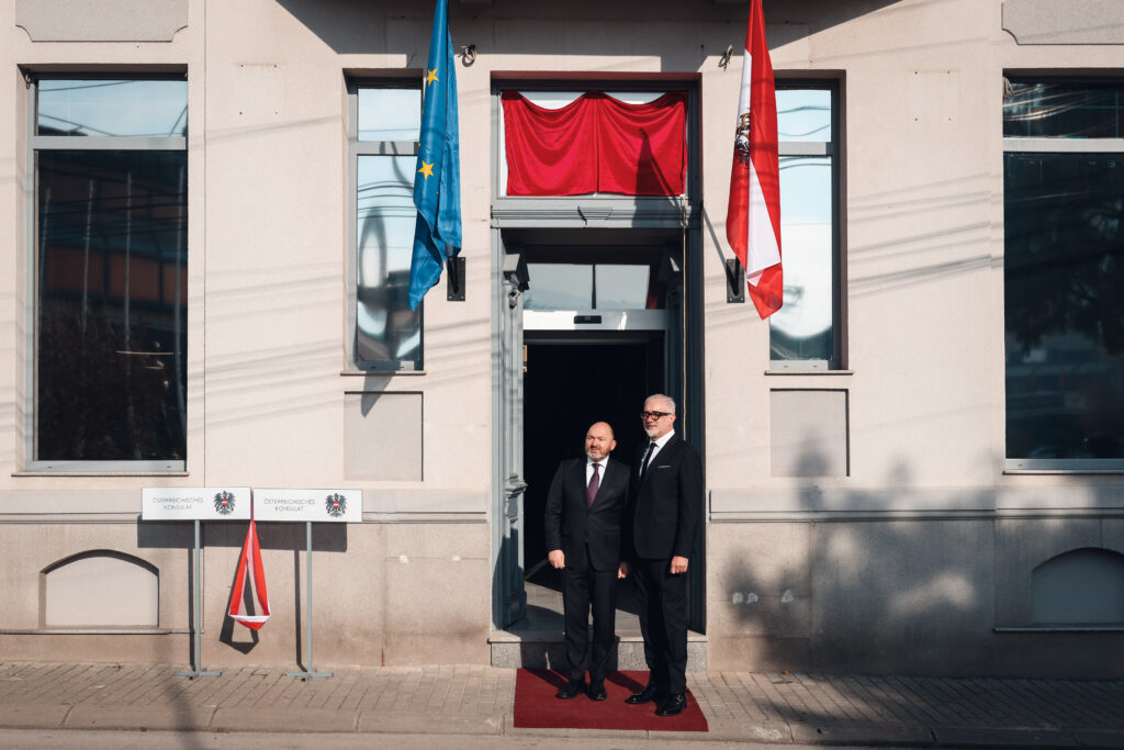 БИТОЛА И ВИЕНА ПОВТОРНО НА ИСТА АДРЕСА - Свечено отворен Почесниот конзулат на Република Австрија во Битола