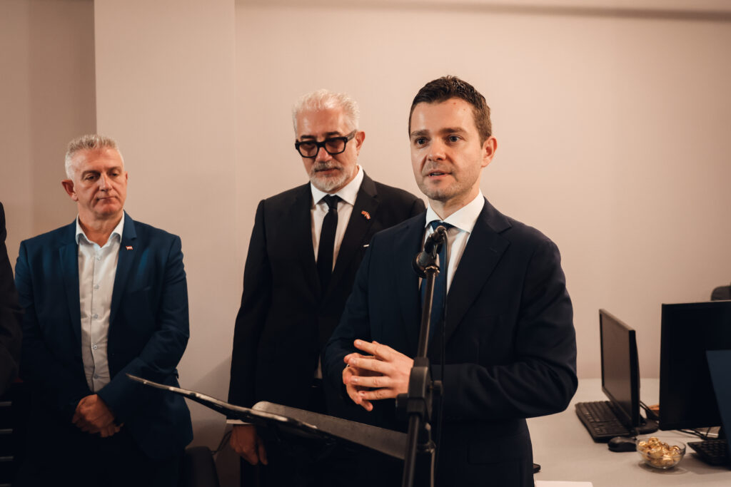 БИТОЛА И ВИЕНА ПОВТОРНО НА ИСТА АДРЕСА - Свечено отворен Почесниот конзулат на Република Австрија во Битола