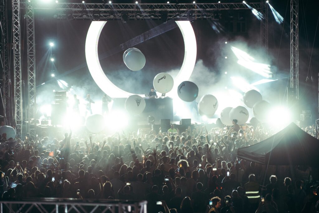 Д Фестивал, водечкиот летен фестивал во
Македонија е официјално избран меѓу
топ 10 најдобри фестивали во Европа за
претстојните Европски Фестивалски