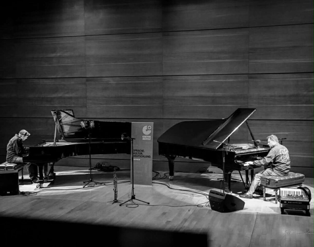 Костов и Гинтер со незаборавен „Times of Turbulence"