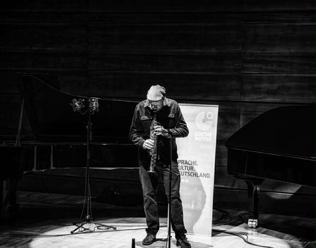 Костов и Гинтер со незаборавен „Times of Turbulence"