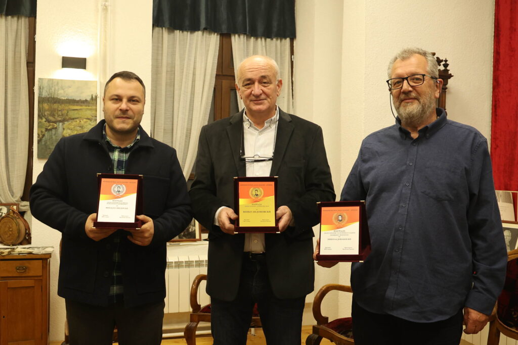 СВЕЧЕНО ДОДЕЛУВАЊЕ НА КНИЖЕВНИТЕ НАГРАДИ „ВАСИЛ ИЉОСКИ“ ВО КРУШЕВО