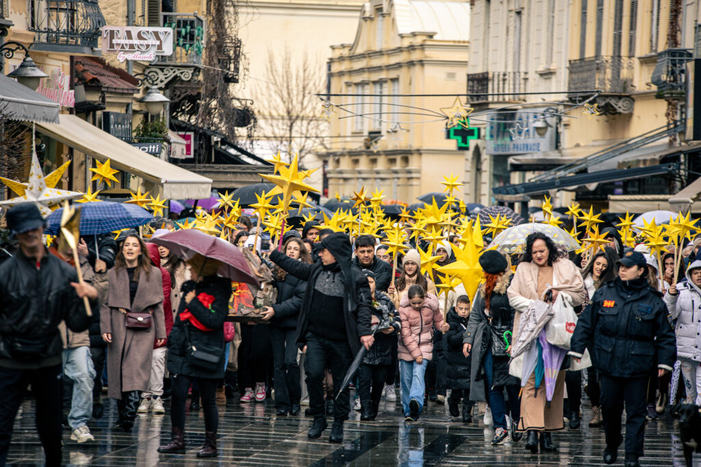 БАДНИКОВАТА ПОВОРКА ВО БИТОЛА ГО НАЈАВИ ХРИСТОВОТО РАЃАЊЕ