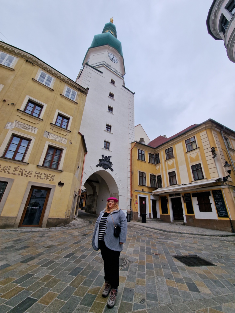 iva-krstevska-bakulev-devojkata-so-tochakot-i-mini-palachinkite
Животот треба да се живее со смисла, хумор и малку авантура - Ива Крстевска Бакулев во YUGO