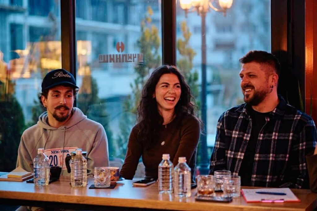 ЉУБОВТА ПО „SEEN“: КАКО ДИГИТАЛНАТА ЕРА ЈА РЕДЕФИНИРА БЛИСКОСТА