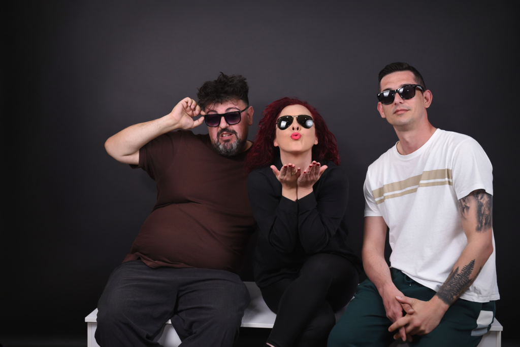 Театарска претстава „Европа или смрт“: Комедија што нè тера да се смееме… и да се препознаеме